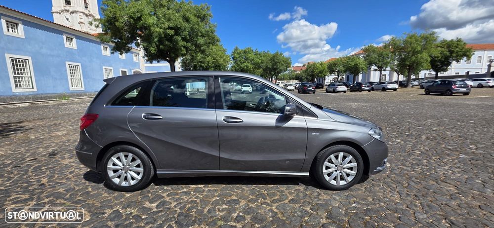 Mercedes-Benz B 180 BlueEFFICIENCY Aut. - 2