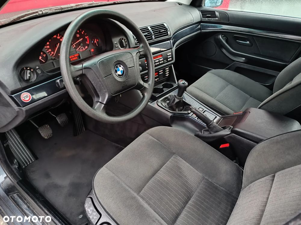 BMW Seria 5 523i - 30