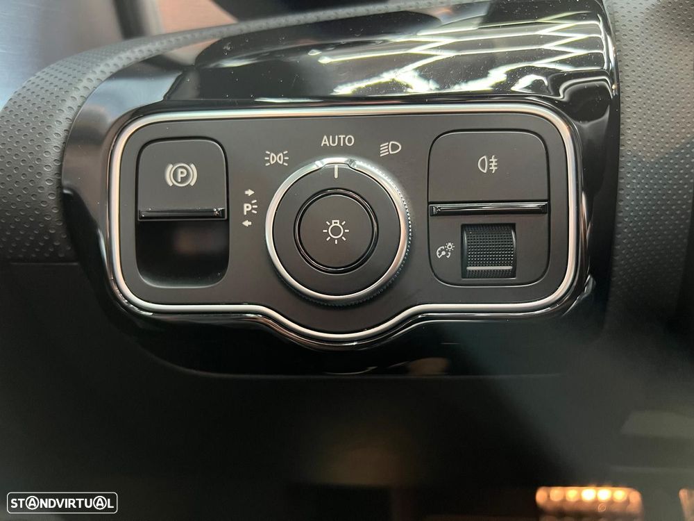 Mercedes-Benz A 250 e AMG Line - 20