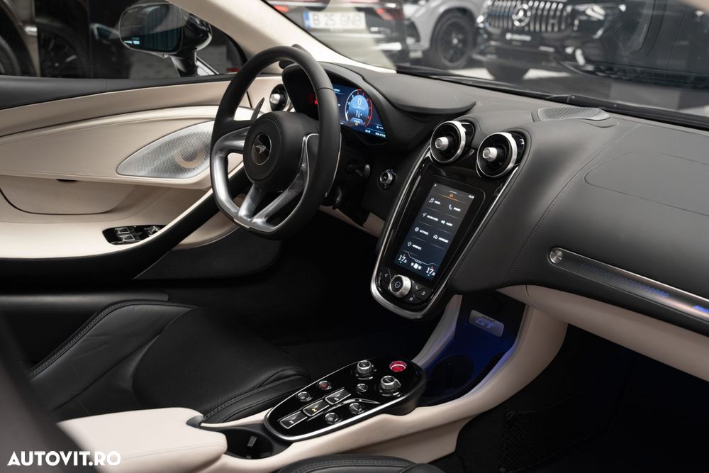 McLaren GT - 18