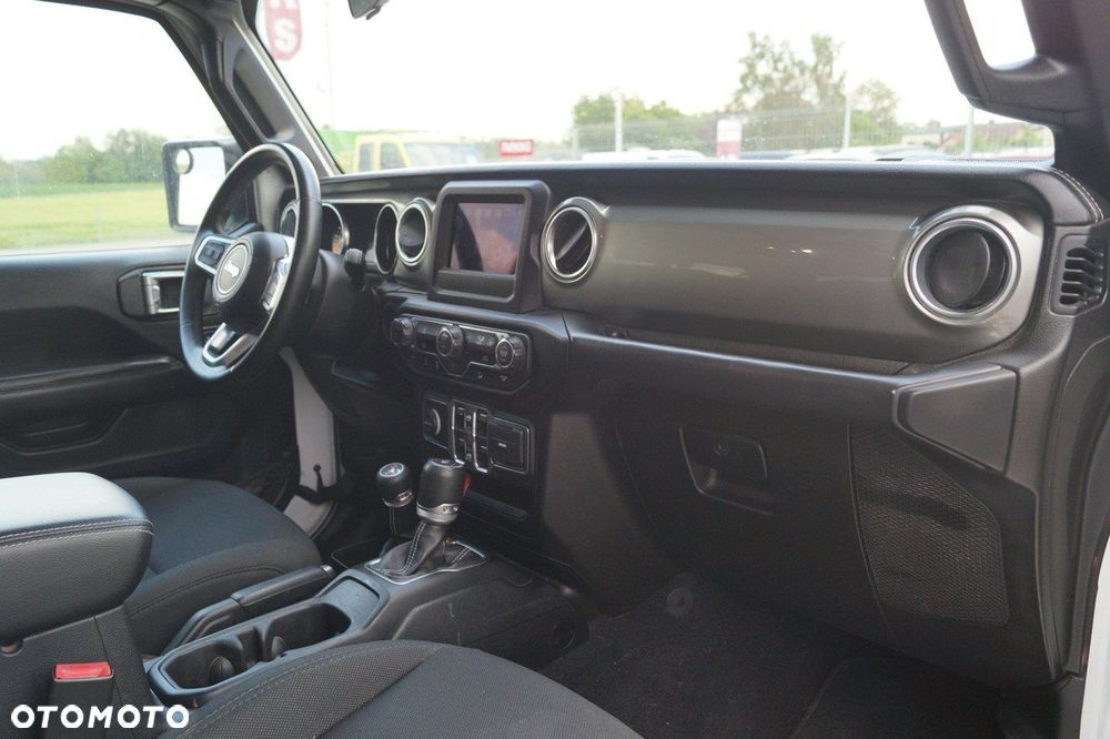 Jeep Wrangler - 16