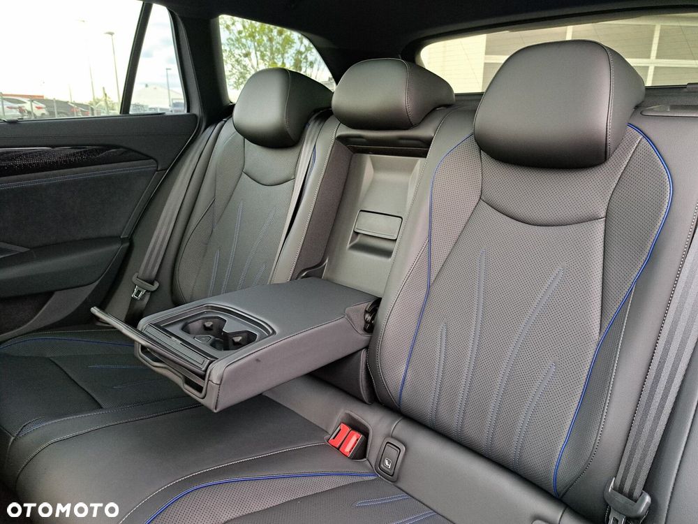 Volkswagen Passat 2.0 TSI 4Mot R-Line Plus DSG - 34