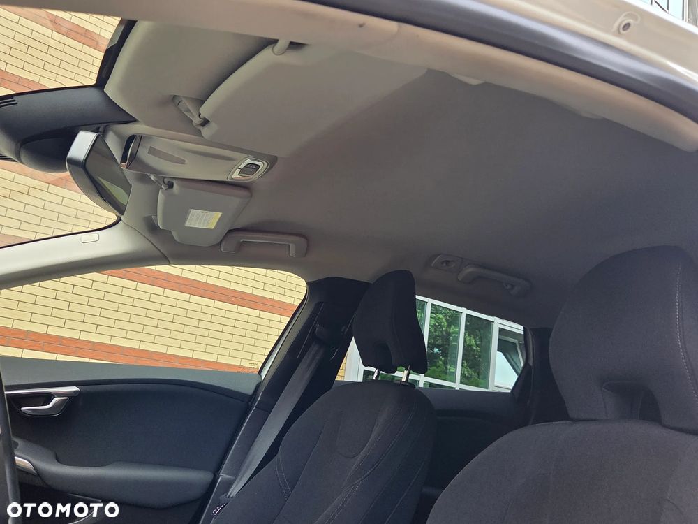 Volvo V40 T2 Momentum - 23