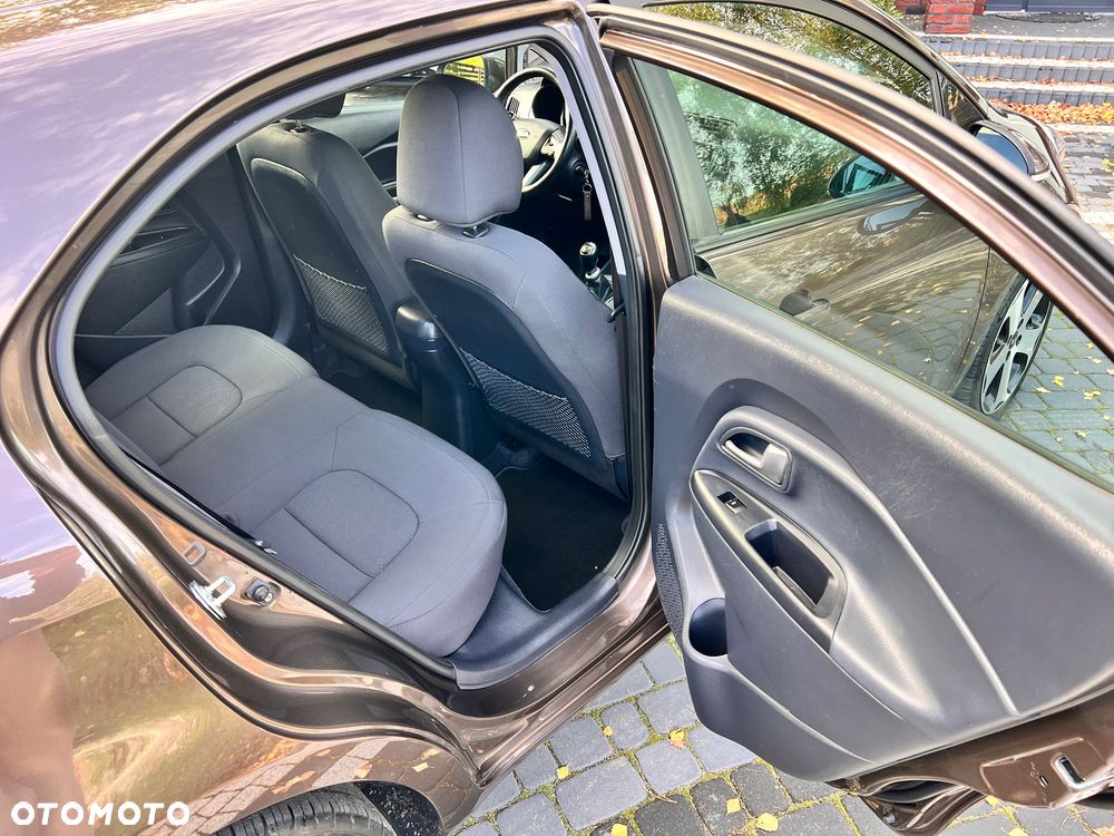 Kia Rio - 15