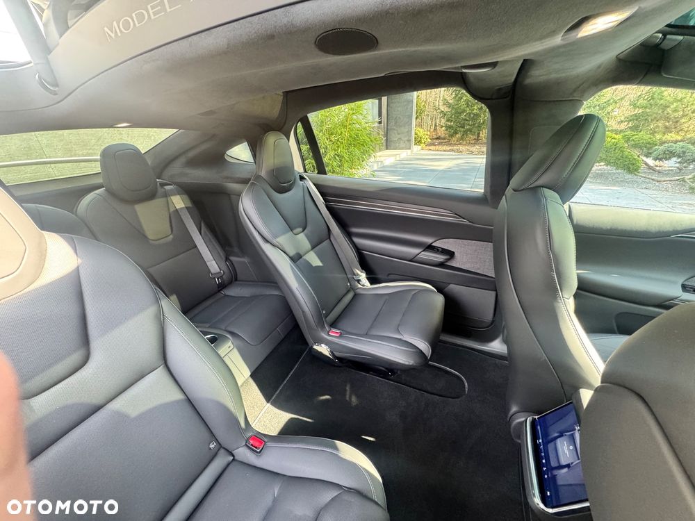 Tesla Model X - 16
