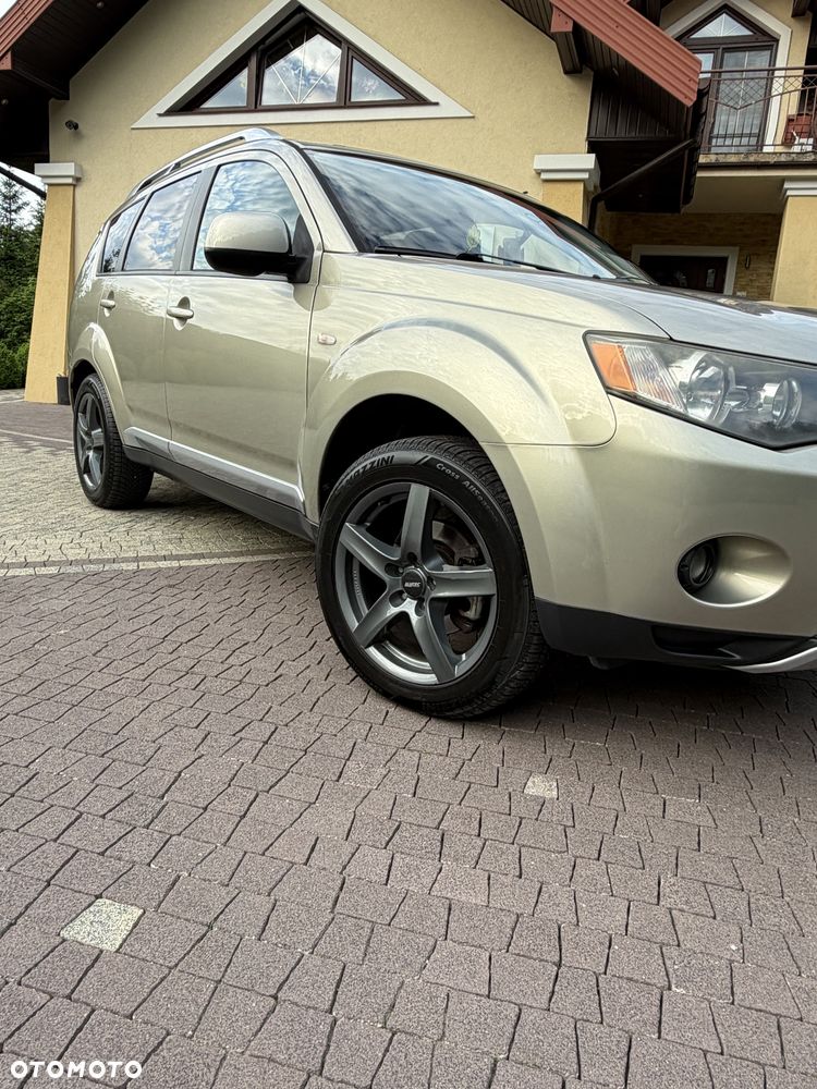 Mitsubishi Outlander - 4