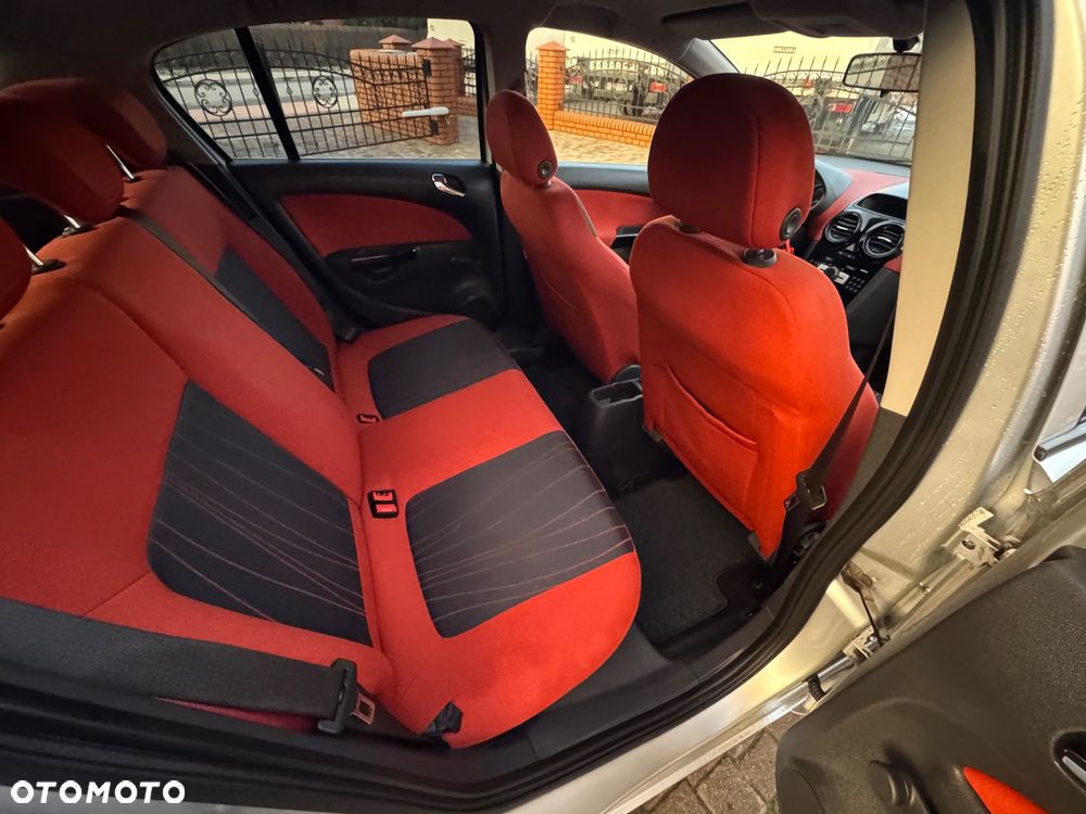 Opel Corsa 1.2 16V Cosmo - 24