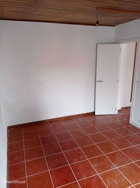 Casa T1 em quinta com outras casas - Grande imagem: 5/8
