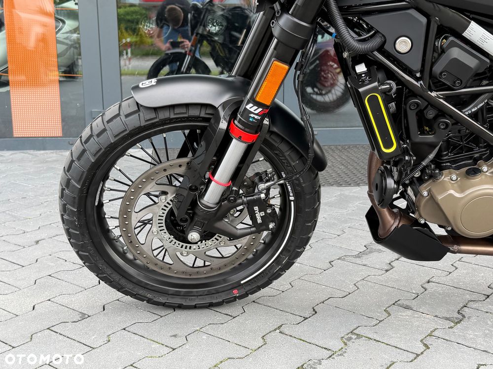 Husqvarna Svartpilen - 34