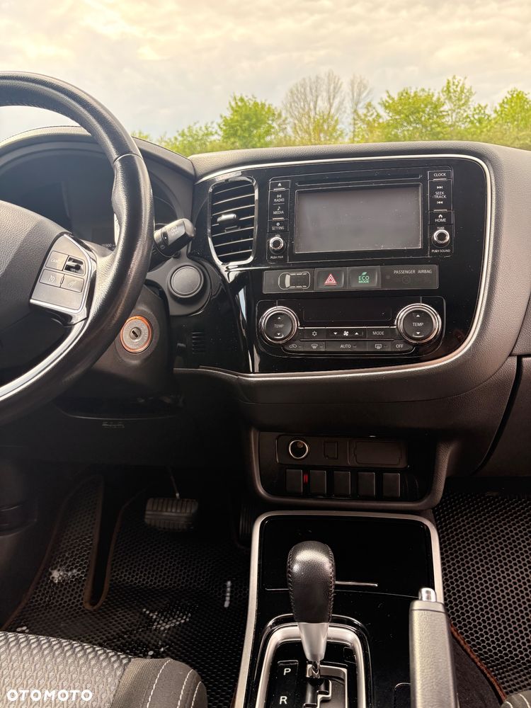Mitsubishi Outlander 2.0 Intense + 4WD CVT - 9