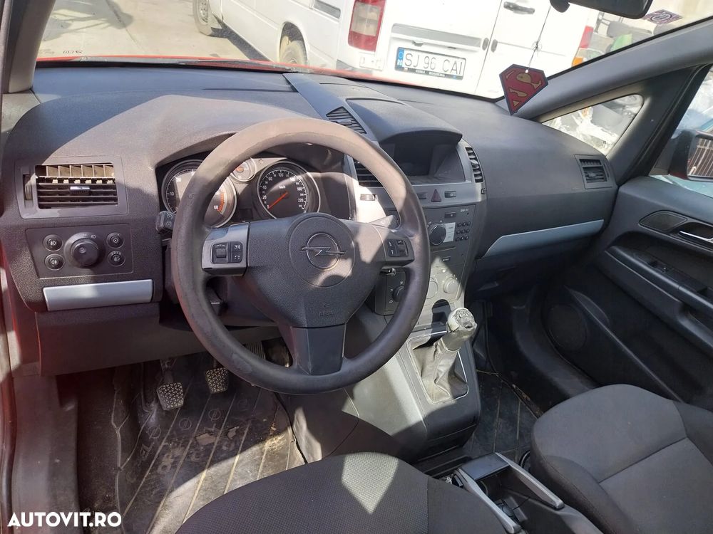 Dezmembram Opel Zafira din 2007 1,9 diesel Z19DT - 2