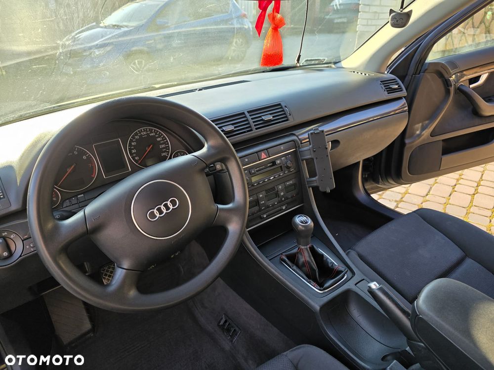 Audi A4 Limousine - 14