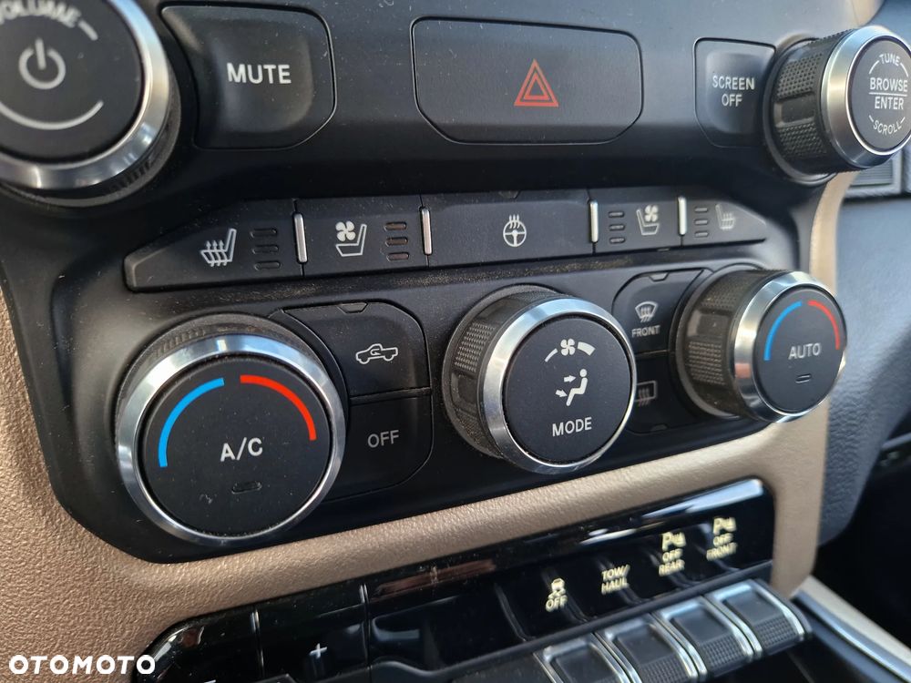 RAM 1500 5.7 Quad Cab Laramie - 24