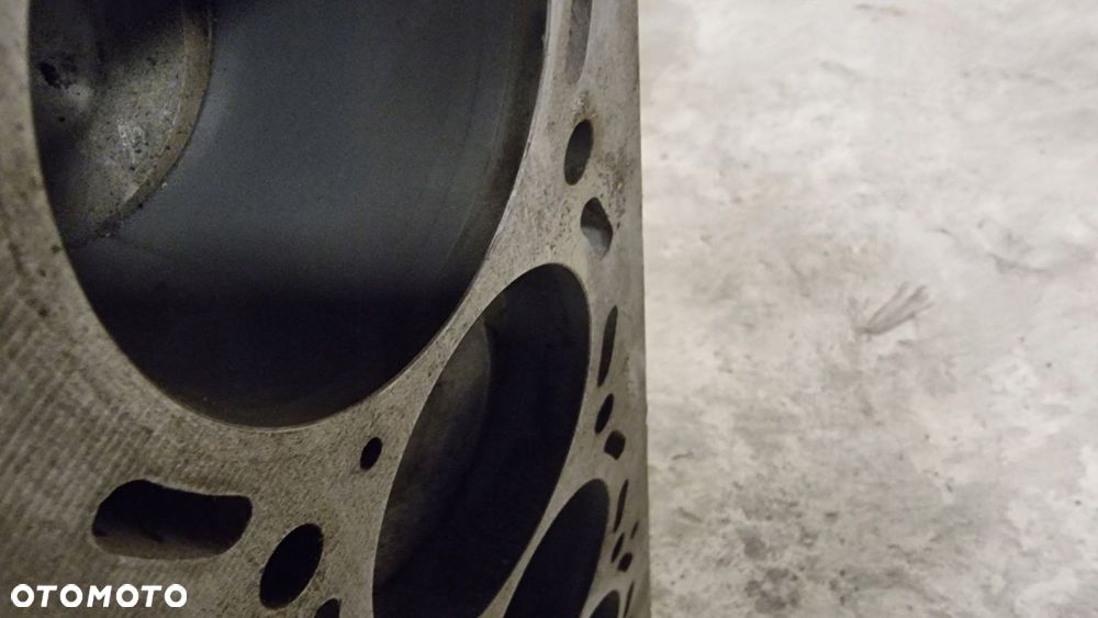 BMW 7 8 E32 E31 BLOK DÓŁ SILNIKA 5.0 V12 M70 - 5