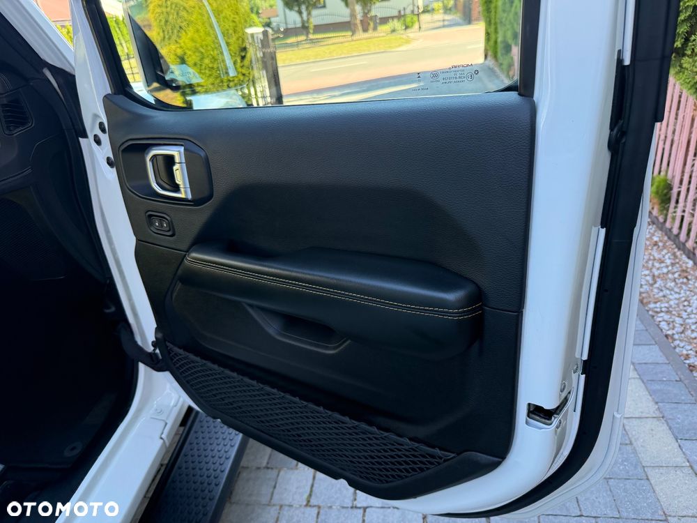 Jeep Wrangler - 22