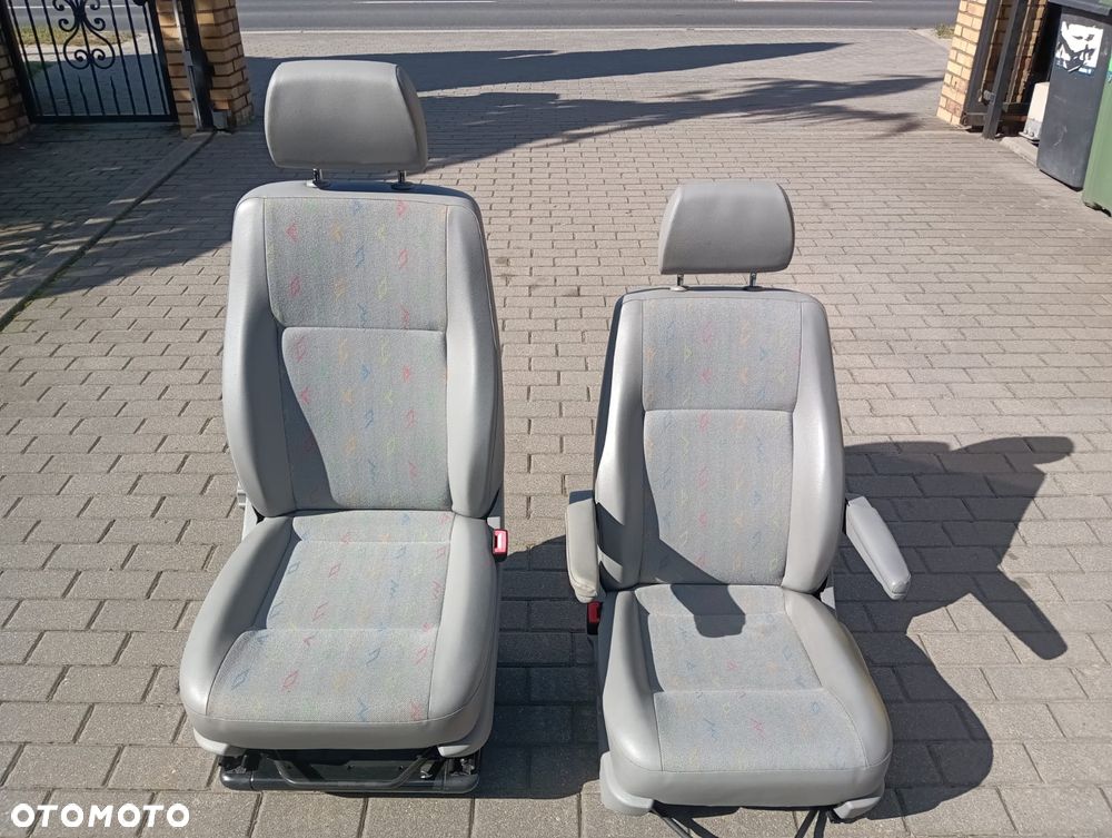 Fotel kierowcy z podłokietnikami podgrzewany VW T5 - 7