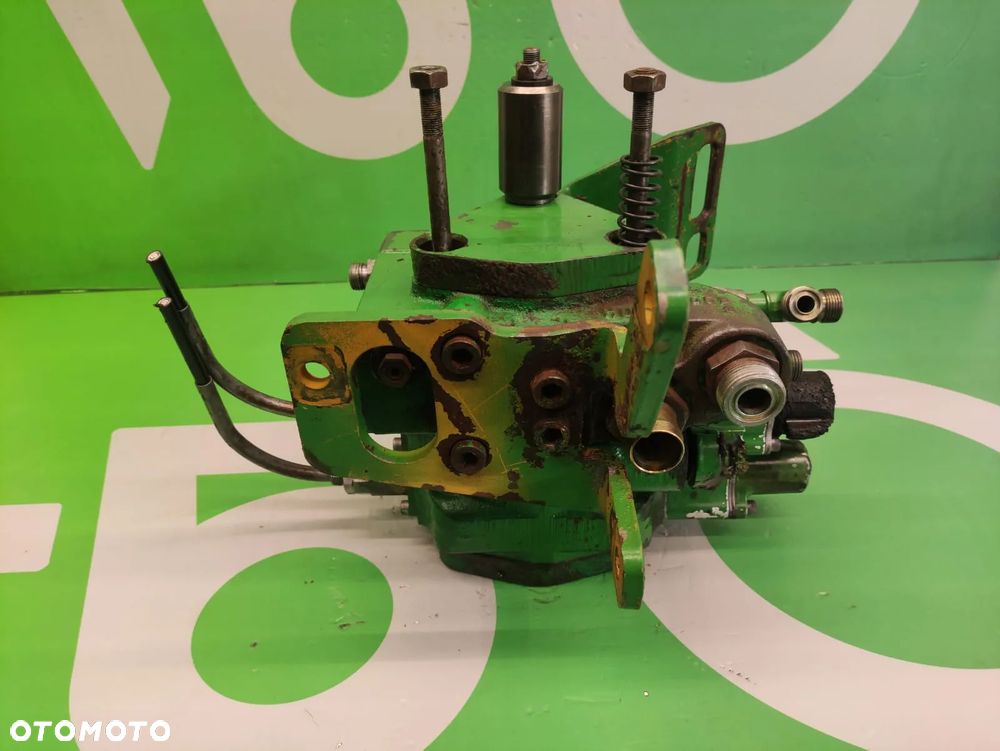 Rozdzielacz hydrauliczny HUSCO RE239127 AL119219 John Deere 6800 - 2