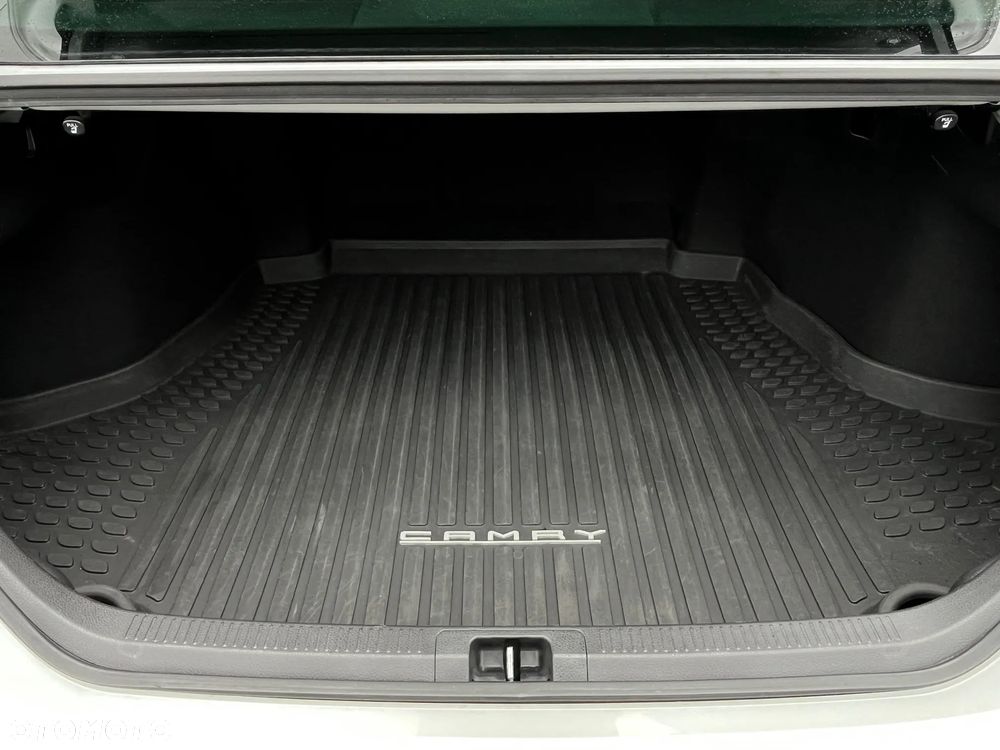 Toyota Camry 2.5 Hybrid Executive CVT - 13