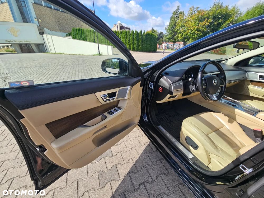 Jaguar XF 2.2 D Luxury - 12