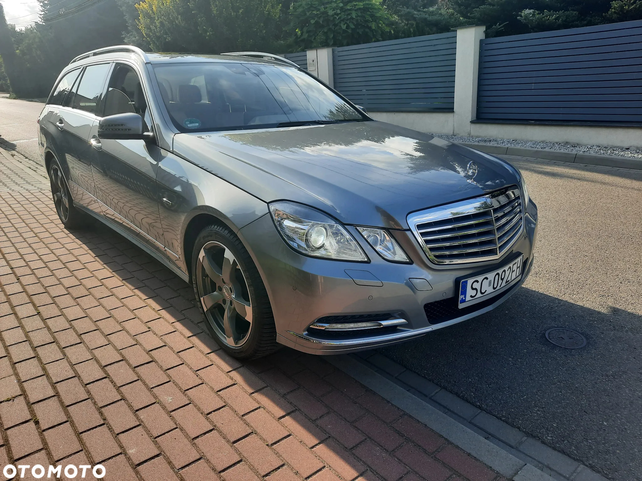 Mercedes-Benz Klasa E 250 T CGI BlueEFFICIENCY 7G-TRONIC - 24