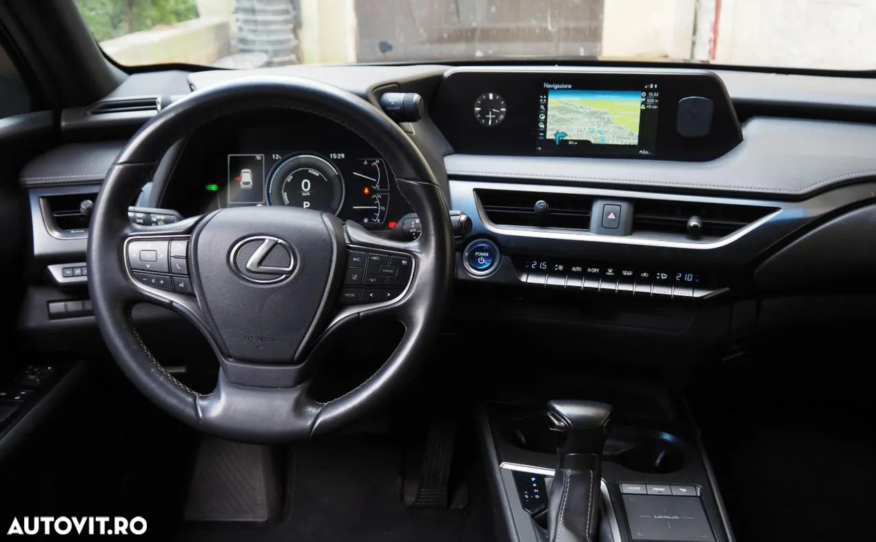 Lexus UX 250h FWD Business - 11