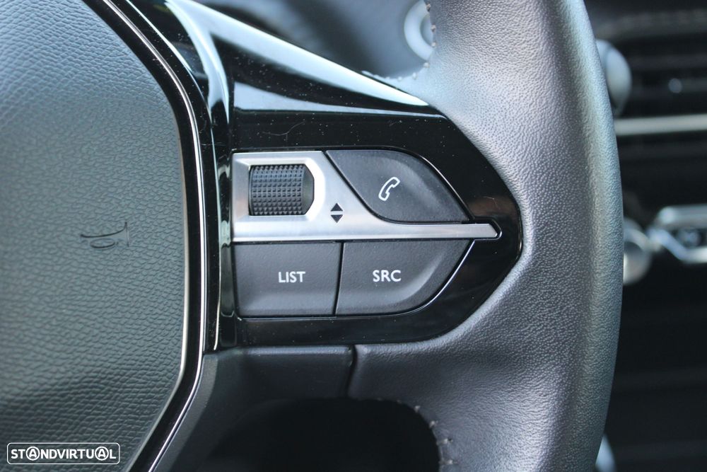 Peugeot e-2008 50 kWh Active Pack - 25