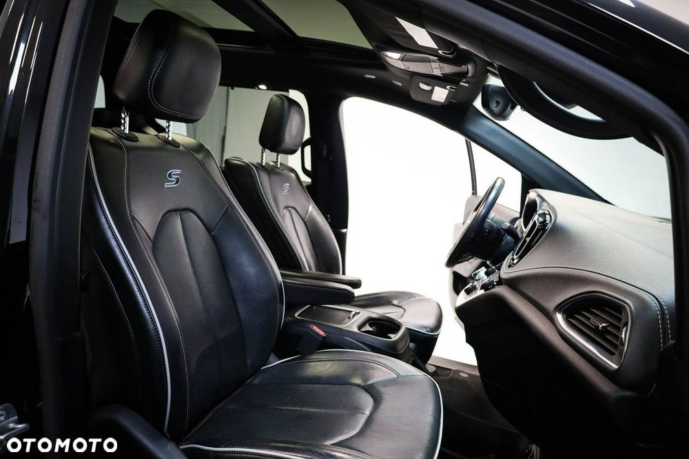 Chrysler Pacifica - 21