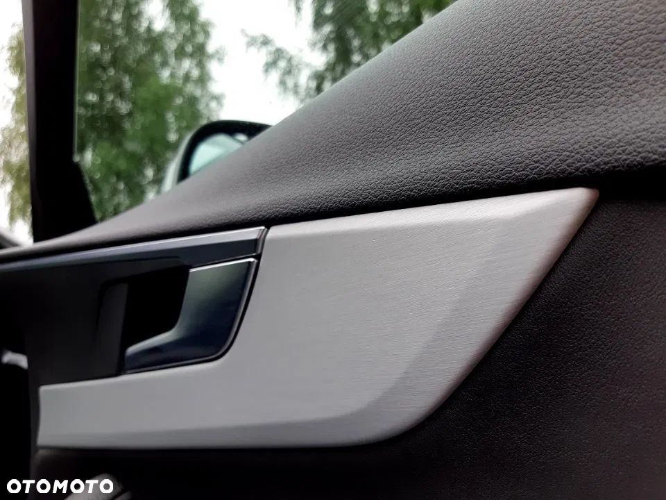 Audi A4 Avant 2.0 TDI Design - 23