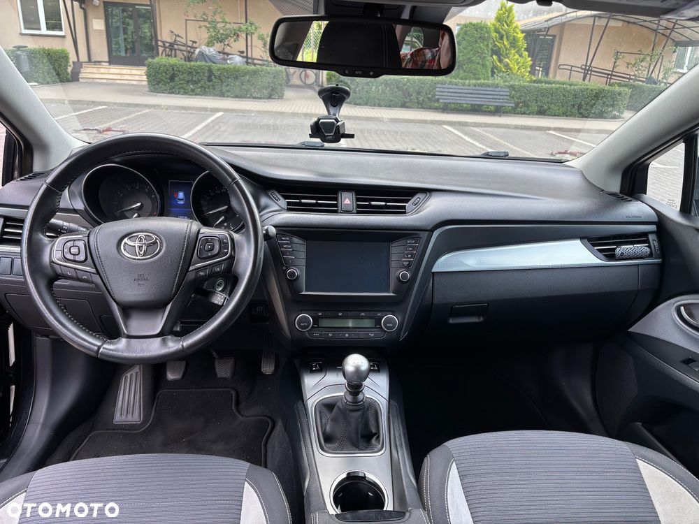 Toyota Avensis Touring Sports 1.8 Business Edition - 19