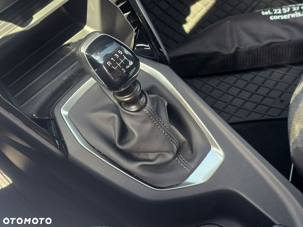 Peugeot 208 - 18