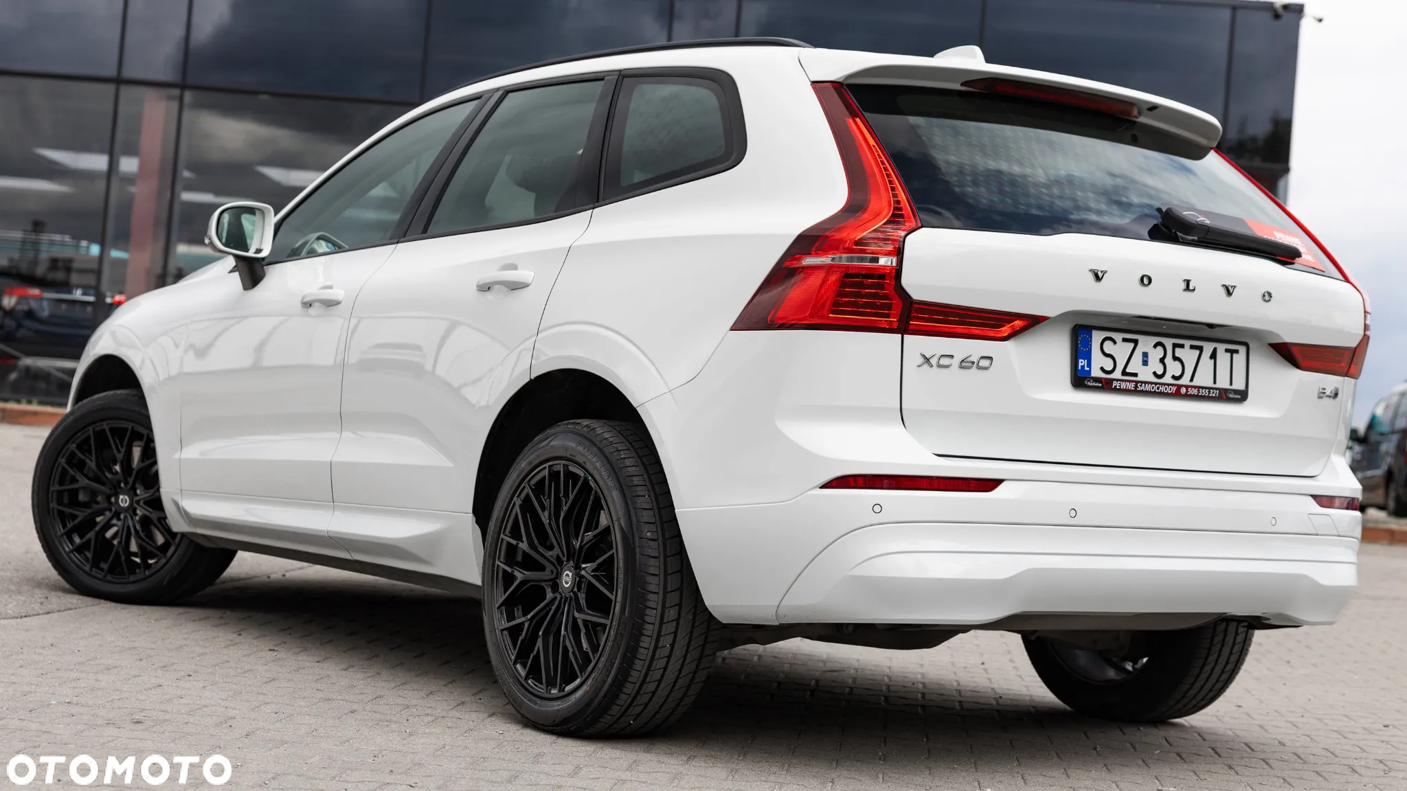Volvo XC 60 D4 Momentum Pro - 12