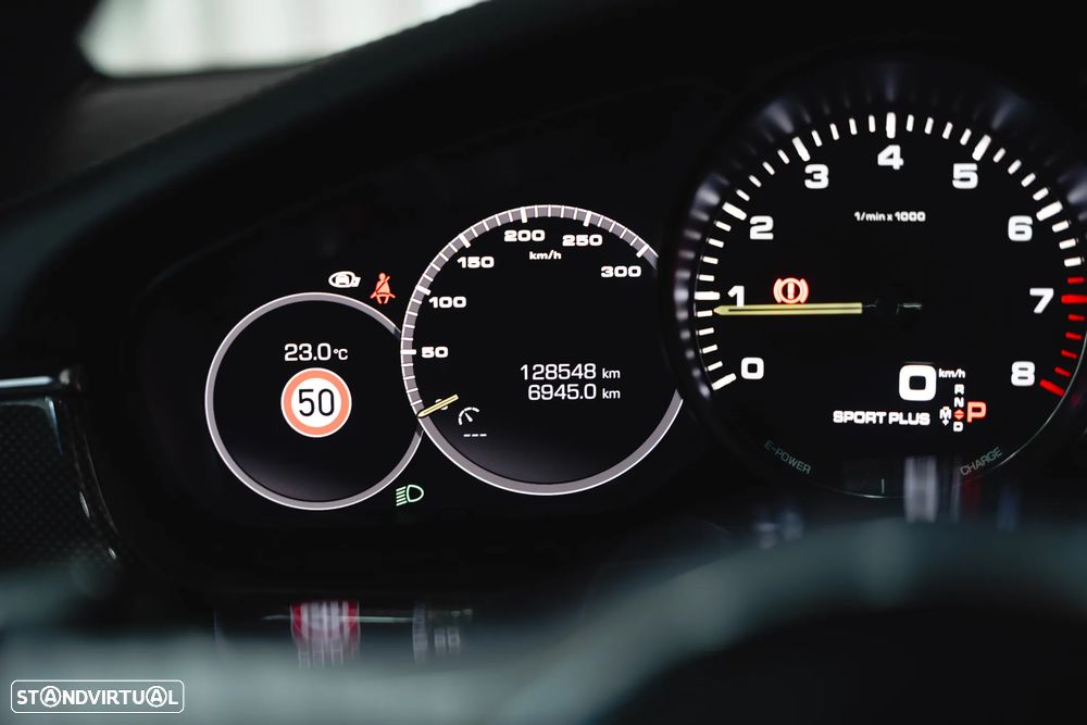 Porsche Panamera Sport Turismo 4 E-Hybrid Edition 10 Anos - 32