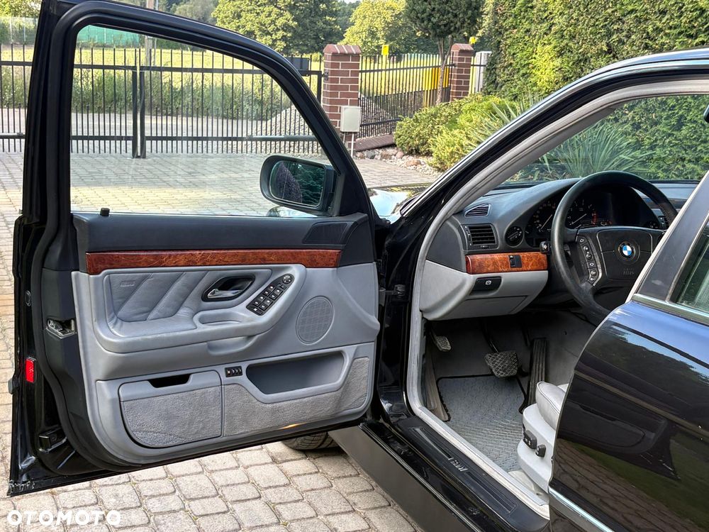 BMW Seria 7 735i L - 7