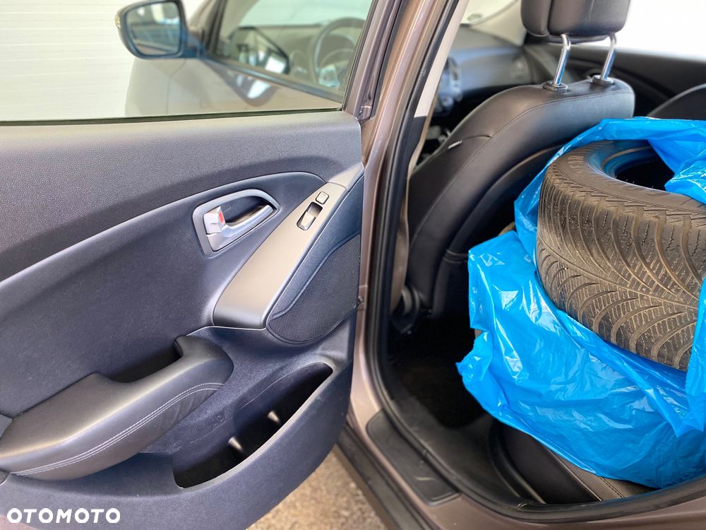 Hyundai ix35 2.0 CRDi 4WD Automatik Fifa World Cup Gold Edition - 16