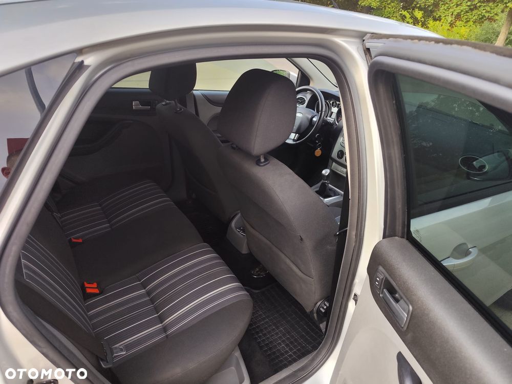 Ford Focus 1.6 16V Ambiente - 8