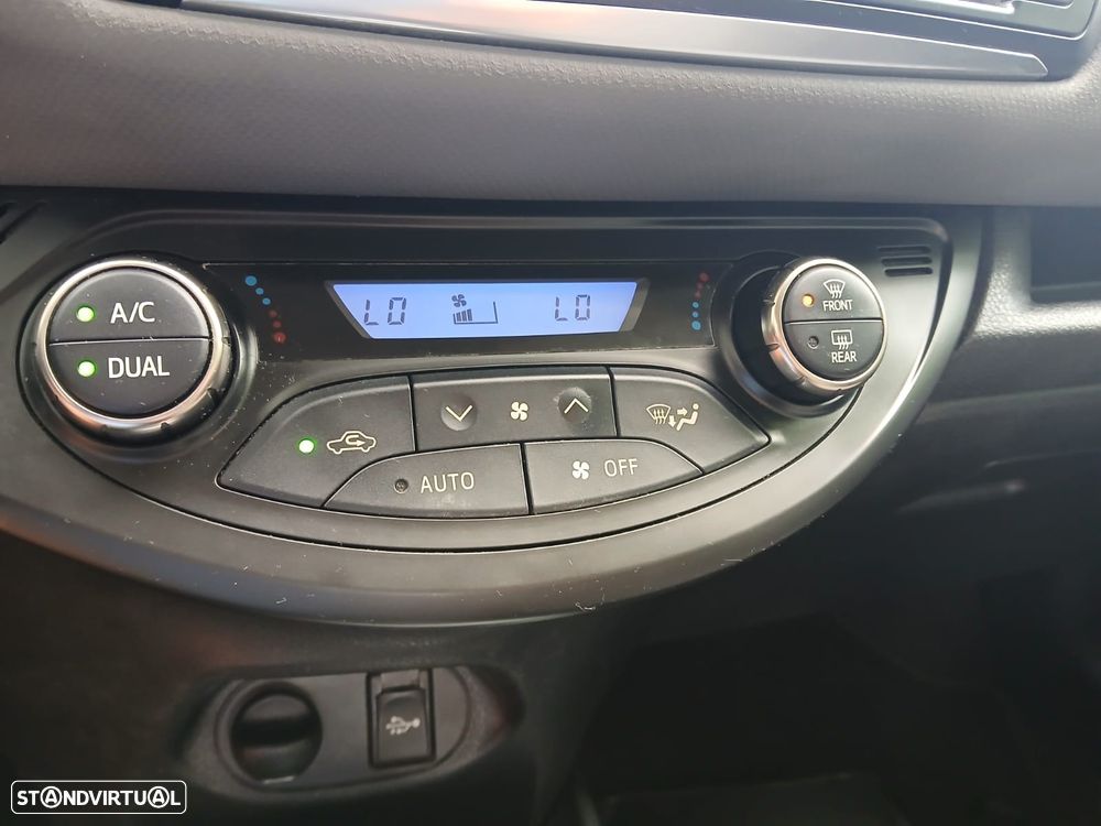 Toyota Yaris 1.5 HSD Comfort+P.Techno - 13