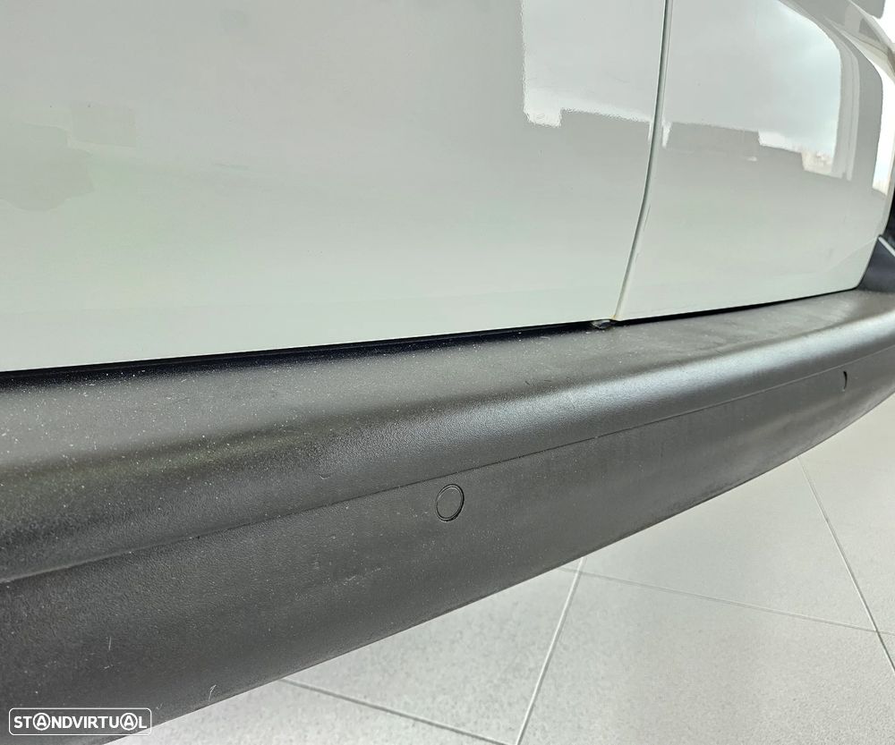 VW Transporter 2.0 TDi 150 L2H1 - 37