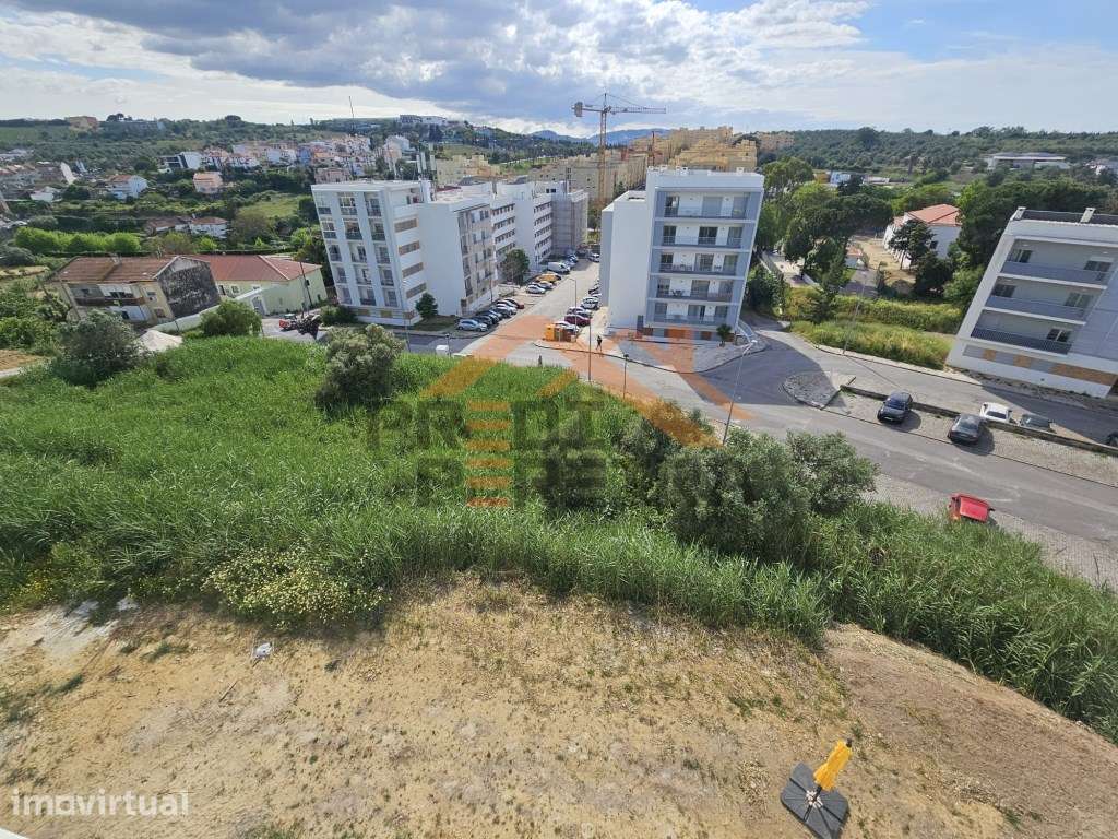 T2 com dois parqueamentos, situado na Quinta dos Fartos, Apelação. - Grande imagem: 3/40