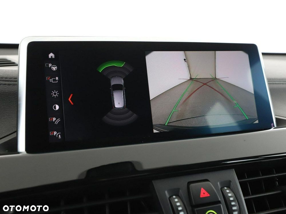 BMW X1 sDrive18d xLine - 25
