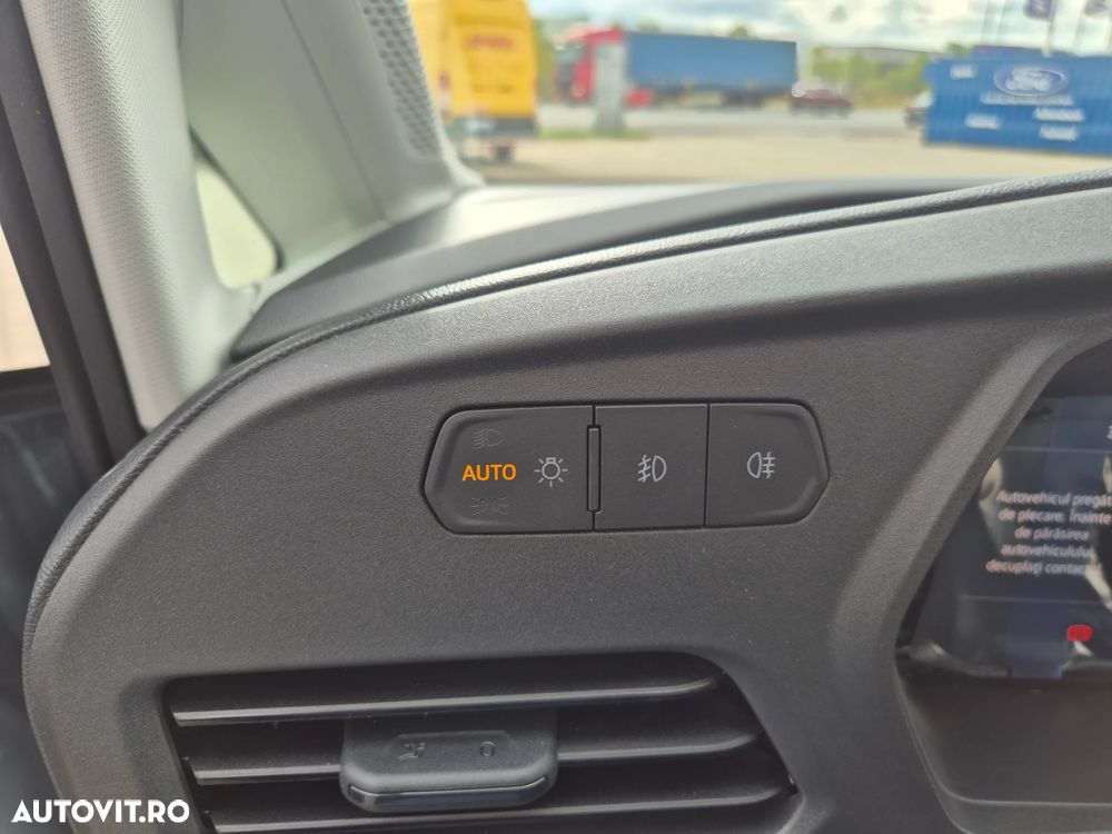 Ford Ford Transit Connect Van LWB (L2) - 17