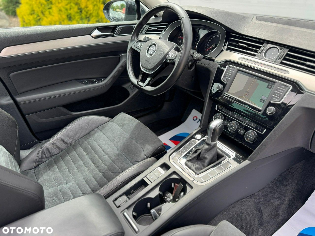 Volkswagen Passat 2.0 TDI 4Mot R-Line Edition DSG - 25