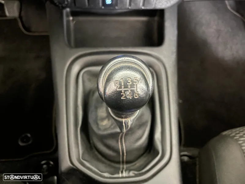 Toyota Hilux 2.4 D-4D 2WD CD - 18