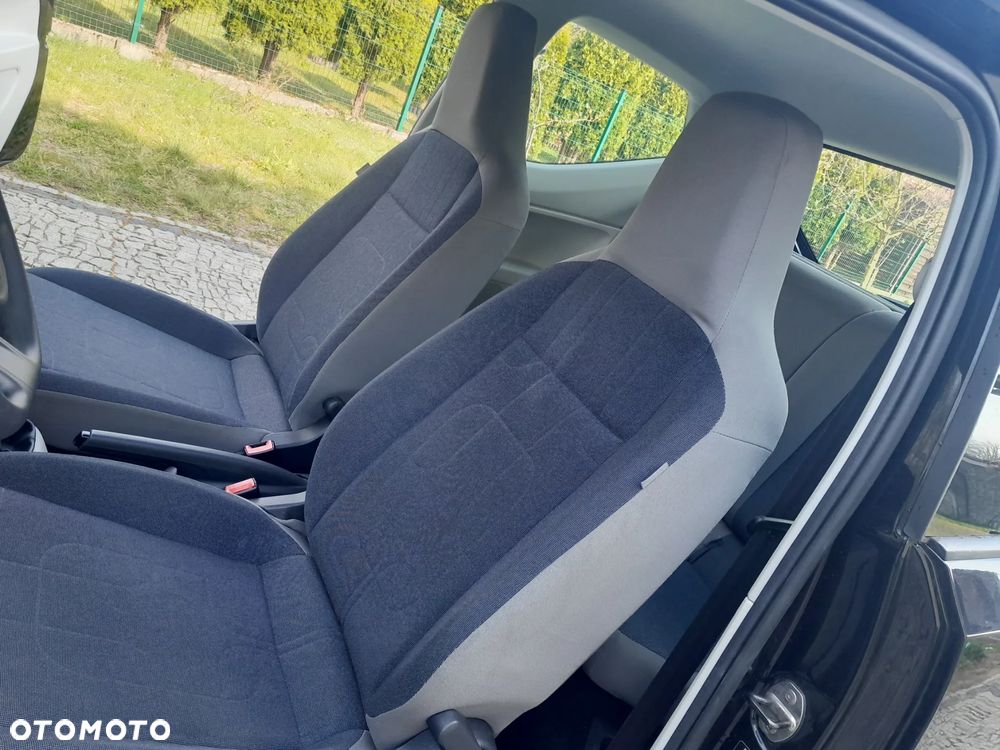 Volkswagen up! black - 17