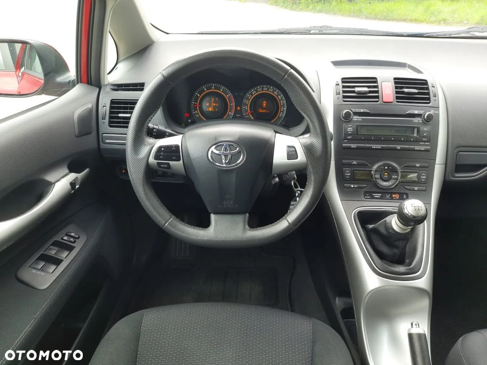 Toyota Auris 1.33 Dual-VVT-i - 21