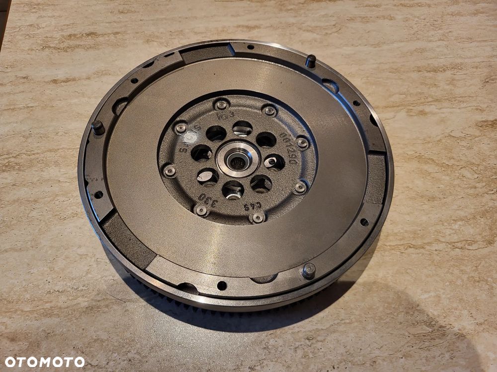 Koło zamachowe dwumasowe manualna 240 mm   BMW 1 (E81), 1 (E87), 3 (E46), 3 (E90), 3 (E91), 5 (E60), 5 (E61), X3 (E83) 2.0D 09.01-06.12 - 3
