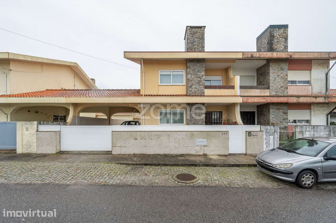 Moradia T4 Renovada | 3 Frentes | Boas Áreas | Vila Nova de Gaia - Grande imagem: 2/45