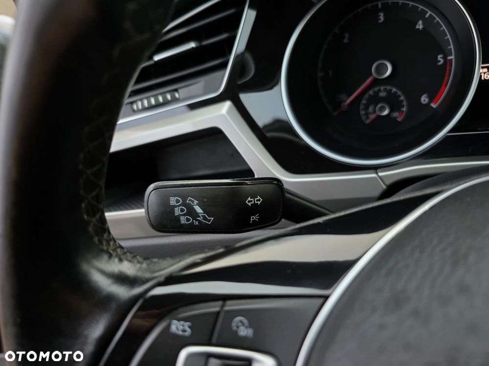 Volkswagen Touran - 14