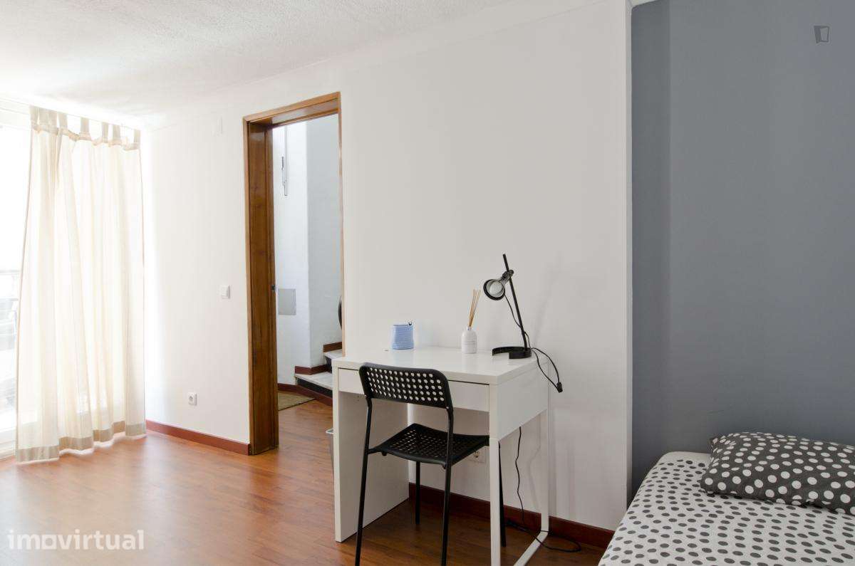 Quarto - localizado em Anjos Lisbon - Grande imagem: 5/25
