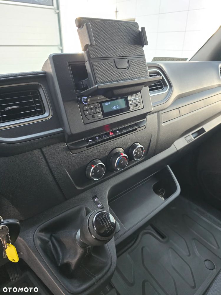 Renault MASTER 12 PALET Tylna OŚ BLIŻNIACZ L4 RWD - DBL Extra 2,3 DCI 165 KM MAXI Długość5,23cm Szerokośc2,45cm Wysokość2,38cm WZMOCNIONE TYLNE ZAWIESZENIE RESOR + PODUSZKI PNEŁMATYCZNE TEMPOMAT FOTEL KIEROWCY PNEŁMATYCZNY LEDY KABINA SYPIALNIANA XL NA GWARANCJA 40 Tyś km STAN JAK NOWY - 35