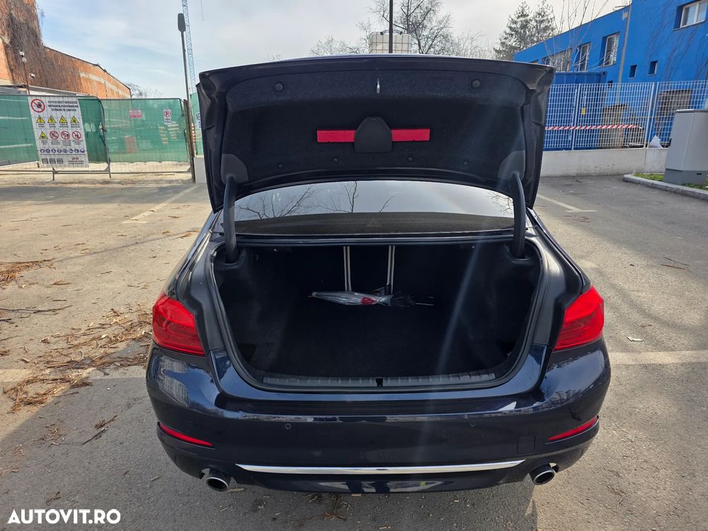 BMW Seria 5 520i Aut. Luxury Line - 7